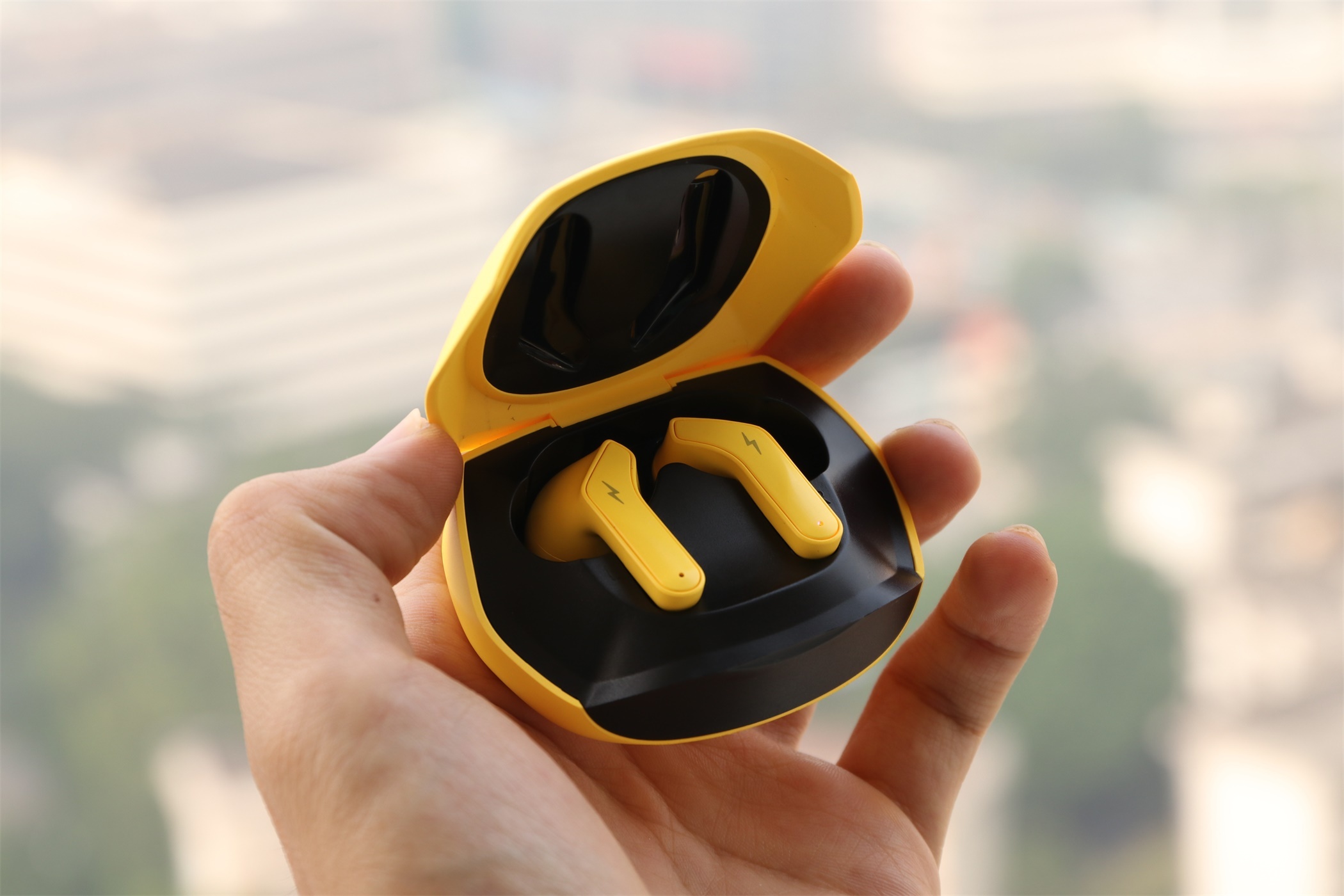 皮卡丘主题色,造型帅气的真无线耳机 黑爵a1