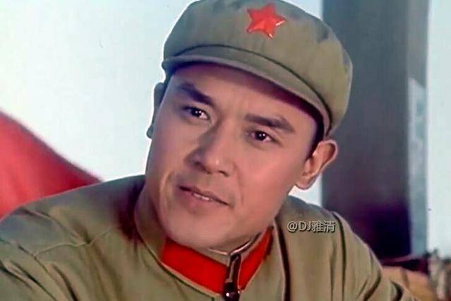 曹铎也是上影厂的一位老演员,除《难忘的战斗》外,他还出演过《鸡毛信