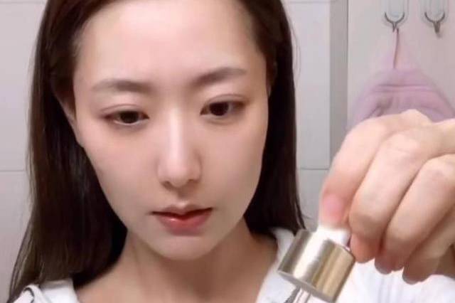 原创 34岁白冰:护肤时多一个动作,不花钱也能让皮肤变好,太实在了