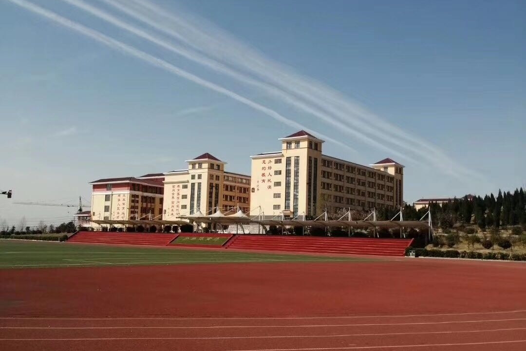 阳光正好微风不燥校园正美延鲁武校未来可期