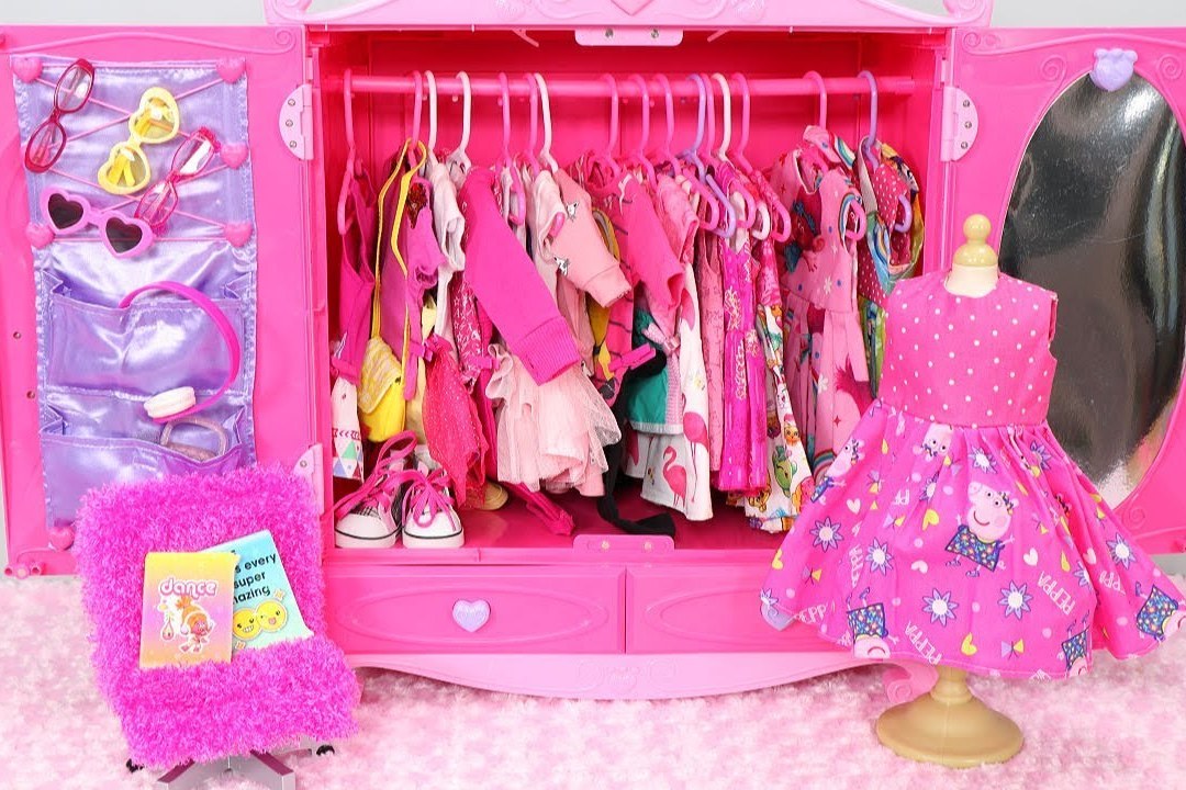 哇芭比的宝宝衣橱有好多衣服看看哪一套最好看吧
