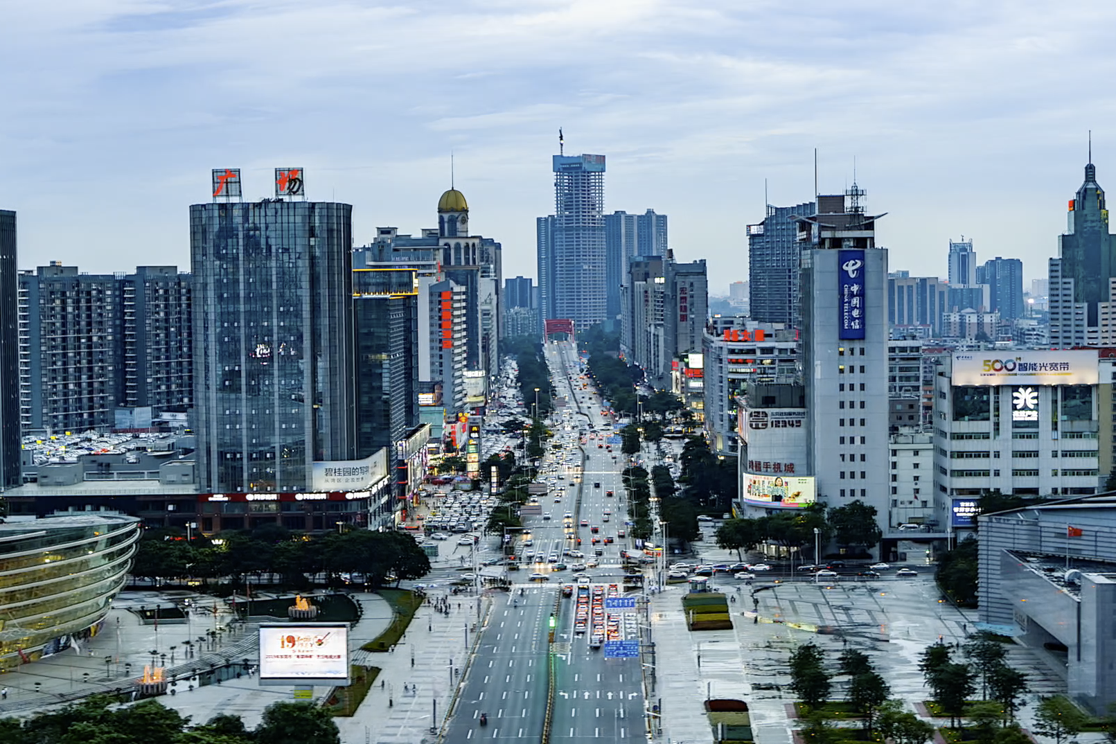 航拍东莞市鸿福路新一线城市数不尽的繁华