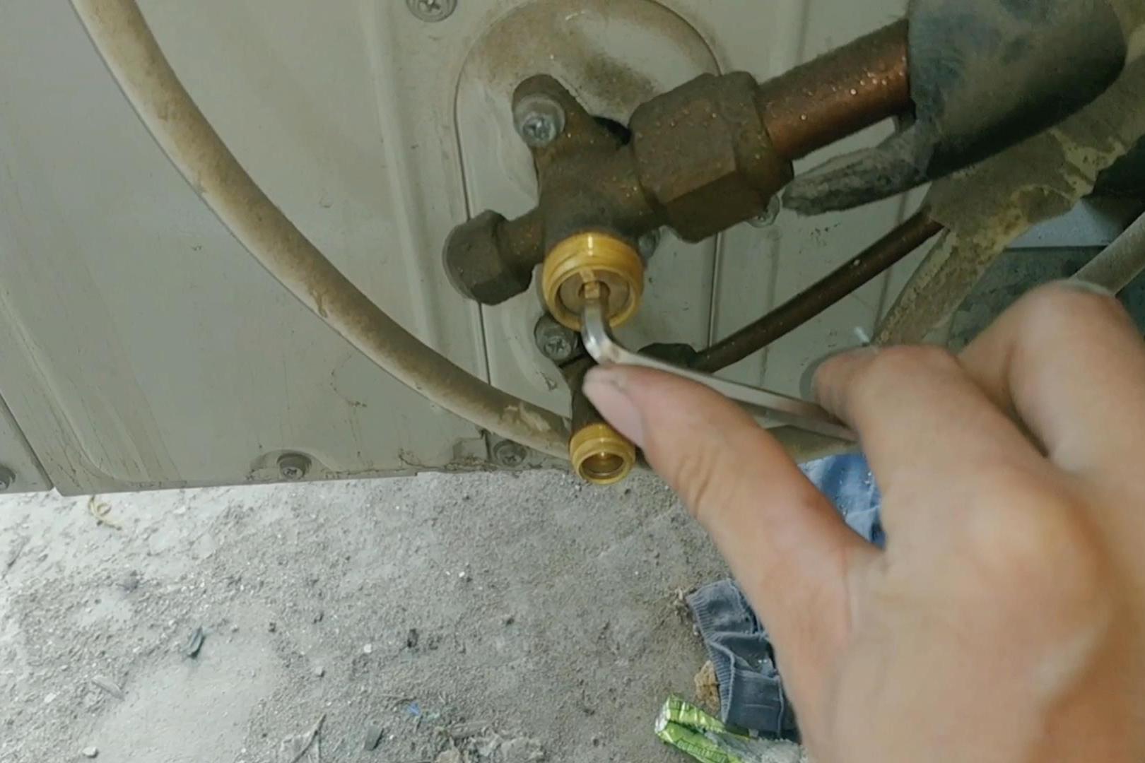 空调拆机怎么收氟步骤很简单师傅讲解圆柱形柜机空调拆卸过程