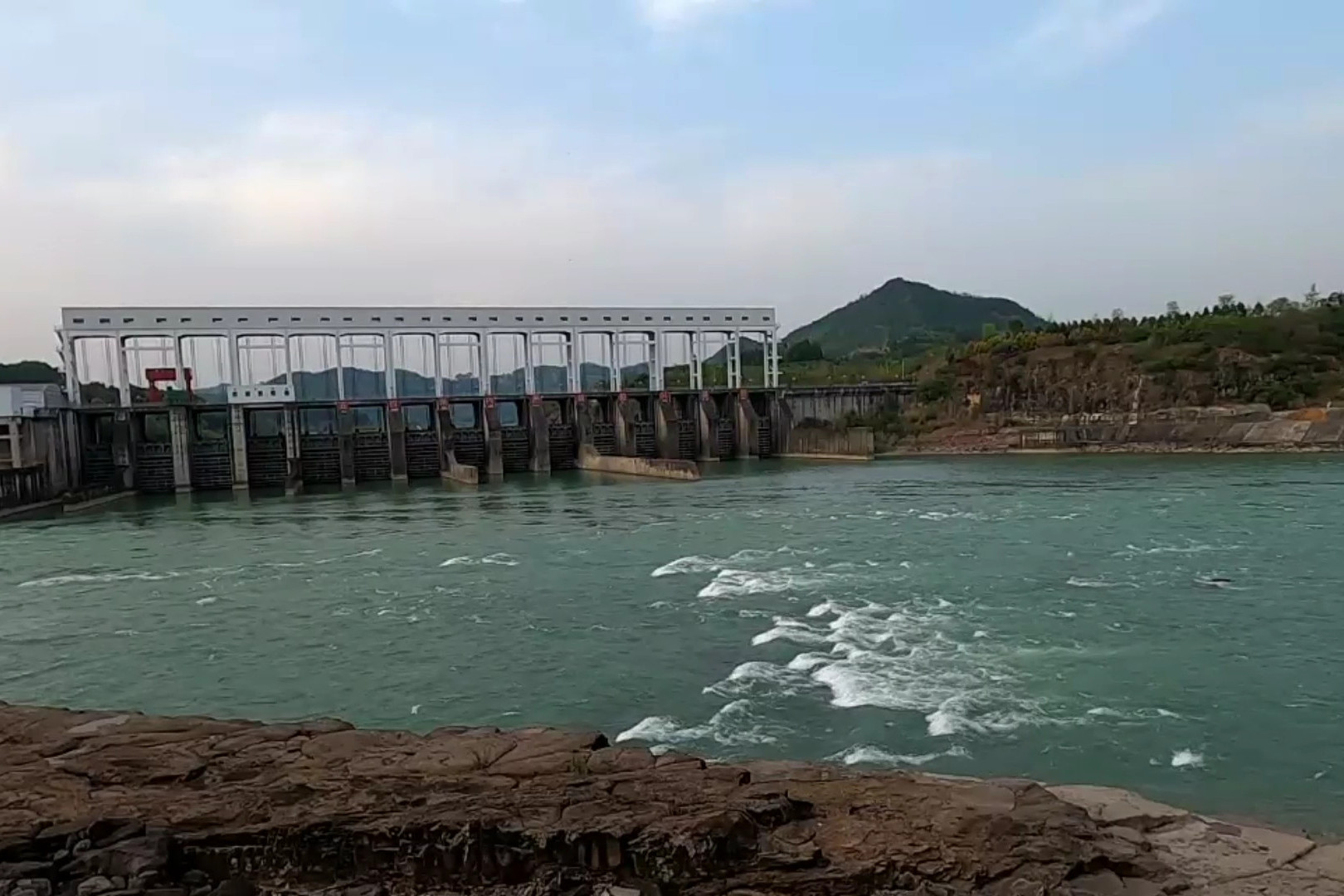 嘉陵江最大水电站图片