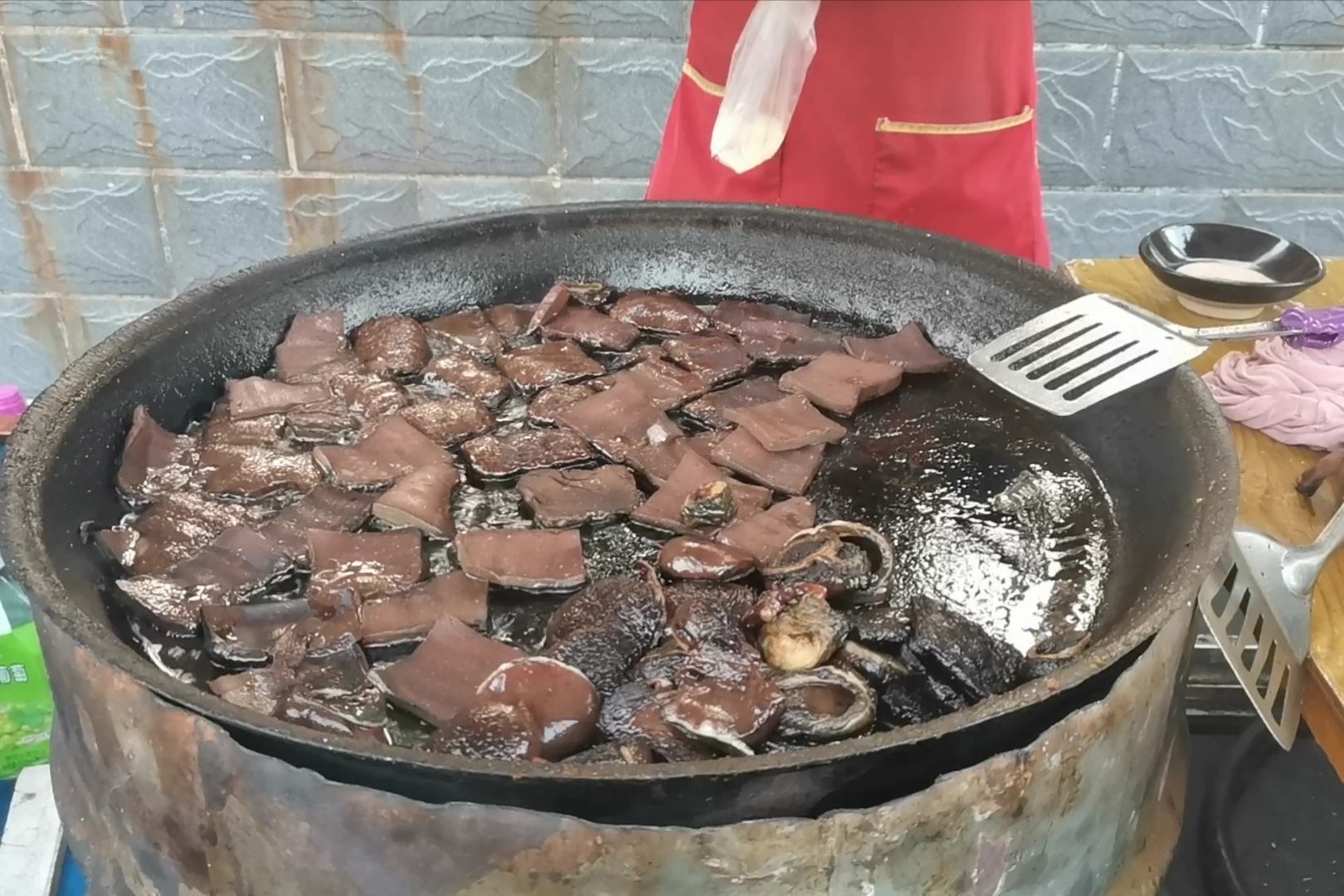 古都安阳特色美食煎血鲜香可口不吃一次你都不算来过安阳