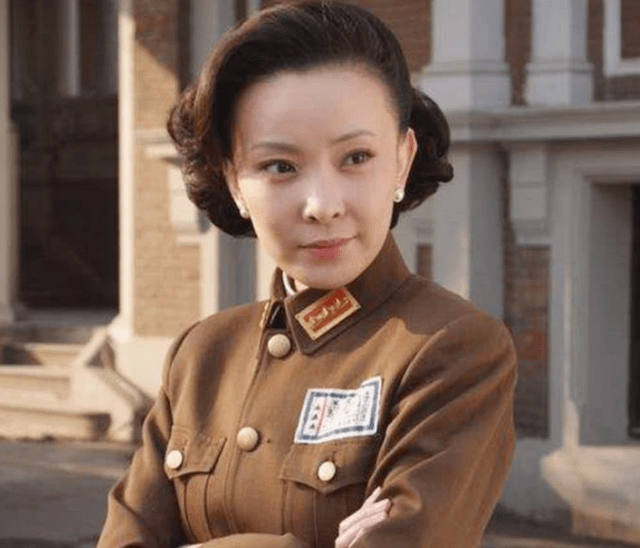 她因与孙红雷合作出演《征服》而成名,在剧中饰演热情奔放的"李梅"