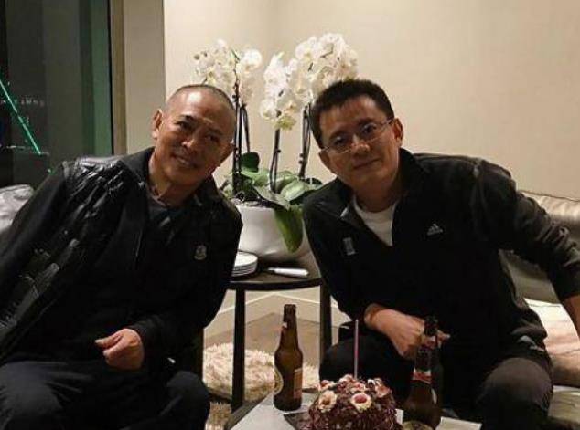 原创 55岁李连杰和亲哥李连胜罕见合影,两人就像一个模子刻出来的一样