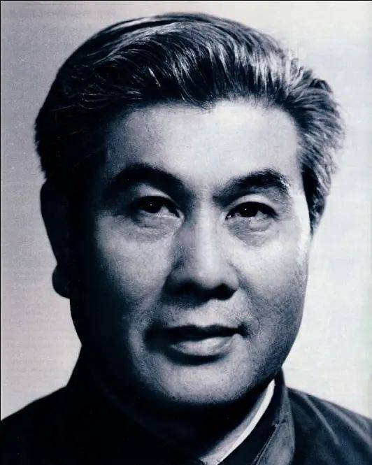 在1958年的时候,八一厂从各个文工团里面抽取一些演员,当时的李炎