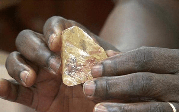 原创 非洲发现钻石草,埋藏着大量钻石矿,很多人因此一夜暴富