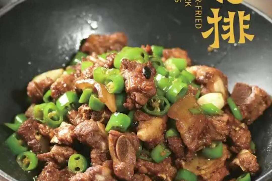 湘菜泰斗王墨泉大师莅临粟厨,亲自操刀粟厨主打湘菜"小炒仔排"