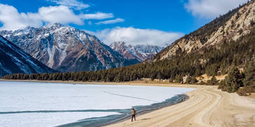 屏住呼吸，冬季然乌湖一年中最美时节，却因天气寒冷游客极少
