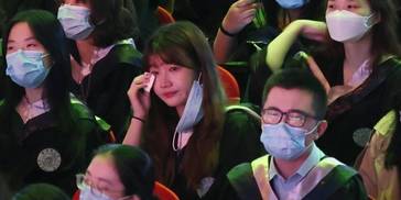 本科生，正在成为求职市场最尴尬的存在