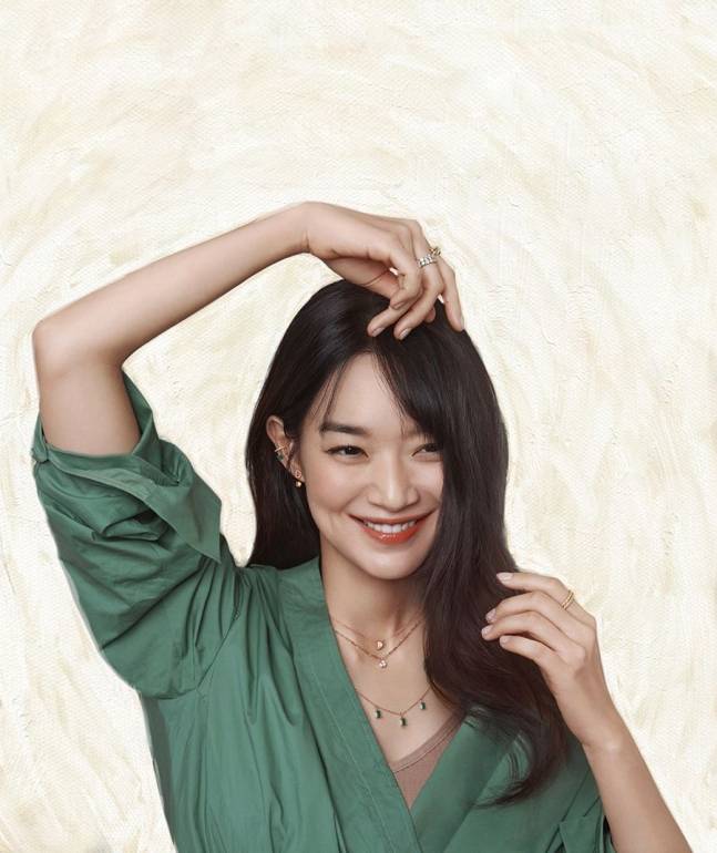 申敏儿代言珠宝品牌拍宣传照 温柔甜笑优雅十足-搜狐大视野-搜狐新闻