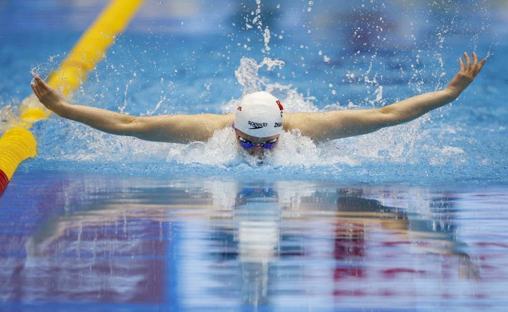 福冈游泳世锦赛女子100米蝶泳决赛张雨霏夺冠