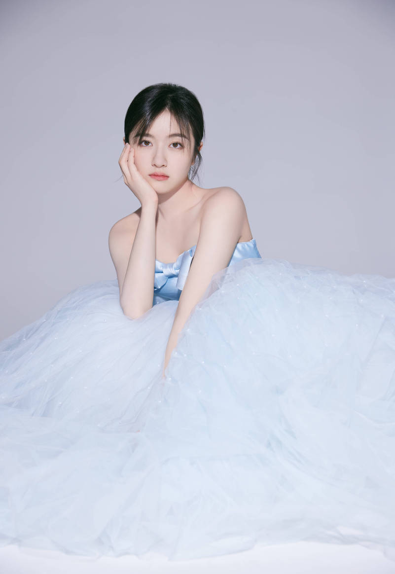 李兰迪晒蓬蓬公主裙夏日写真天真烂漫仙气飘飘