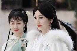 梦回白娘子！赵雅芝穿一袭白衣气质古典优雅