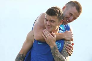 英格兰队训练备战 戴尔“锁喉”特里皮尔