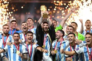 梅西加冕球王修成正果 姆巴佩展示强大冲击力