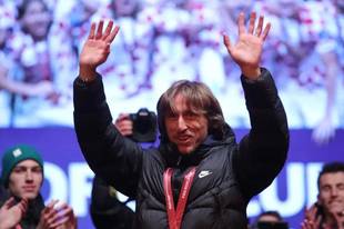 克罗地亚举办盛大欢迎仪式 莫德里奇一展歌喉