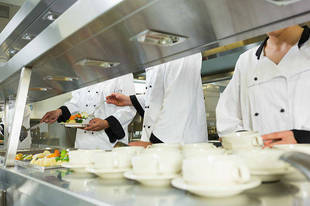 百万餐饮梦 塞进二手仓库里