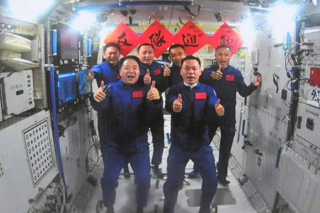 神舟十七号3名航天员进驻中国空间站