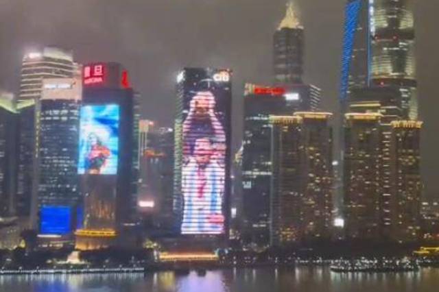 黄浦江畔为阿根廷亮灯 纪念世界杯夺冠一周年