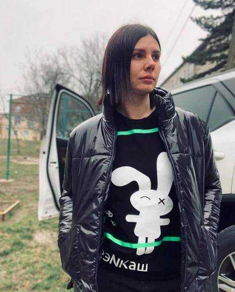 俄罗斯胖女人减肥逆袭成网红,小15岁继子疯狂爱上她_马丽娜