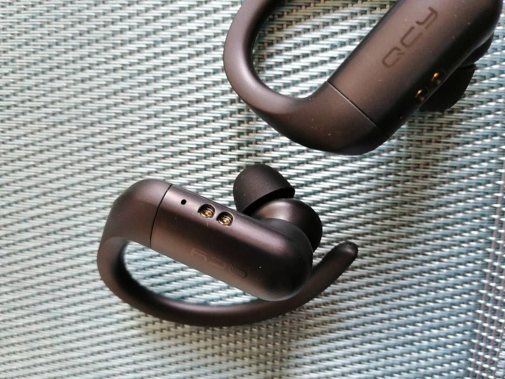 可定制个性化甩不掉的tws蓝牙耳机小怪兽qcyt6