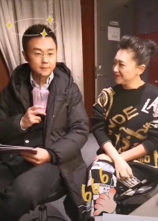 北京卫视一姐春妮晒儿子二婚嫁央视国嘴刚强选择丁克意外得子