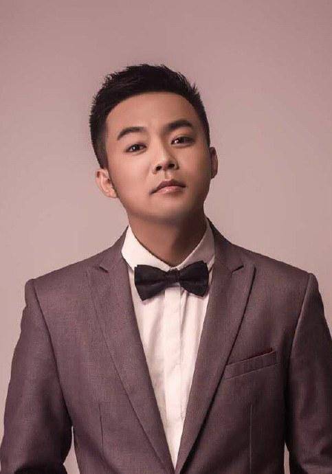 无论是引人深思的小品《老爸》,还是脑洞大开的《超能英雄》,佳佳和大