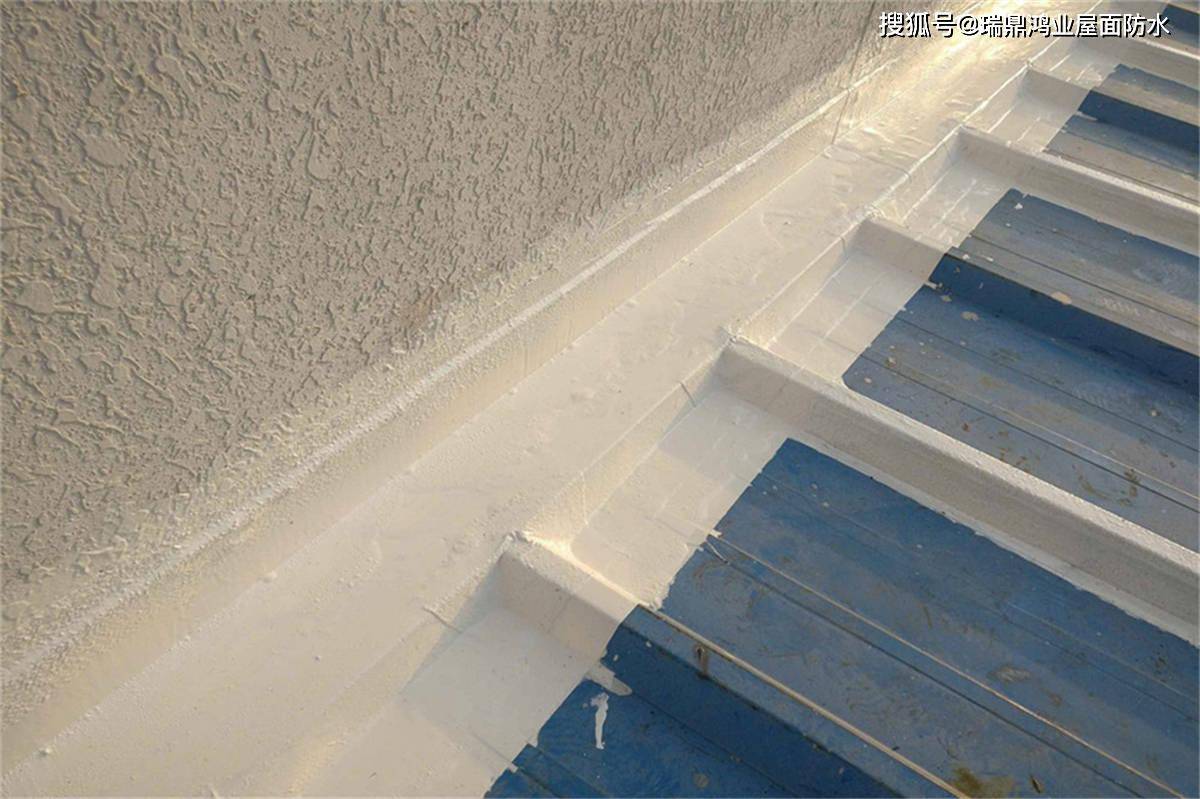 彩钢屋面与女儿墙之间防水该怎么做瑞鼎鸿业