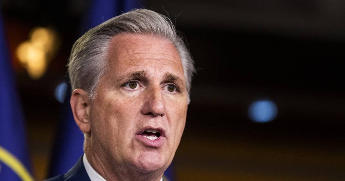 的新闻发布会上,美国总统唐纳德·特朗普的亲密盟友麦卡锡告诉记者:"