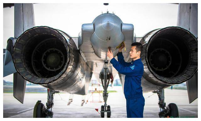 海军机务兵的"诗与远方":一片丹心,护战鹰起航