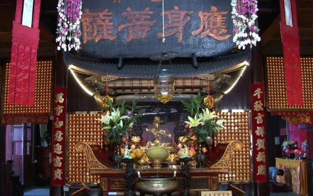 供奉在九华山通慧禅寺的仁义师太,是中国佛教史上出现的首尊比丘尼的