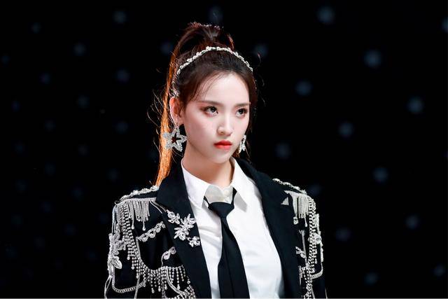 天浩盛世曾雪瑶高光闪耀公演舞台