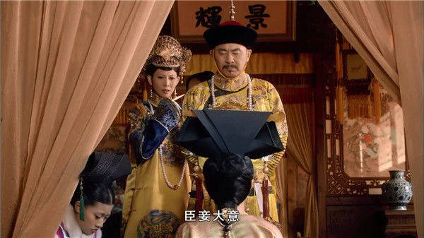 甄嬛传:皇上看到甄嬛穿纯元故衣后,谁知皇上生气的真正原因?_华妃