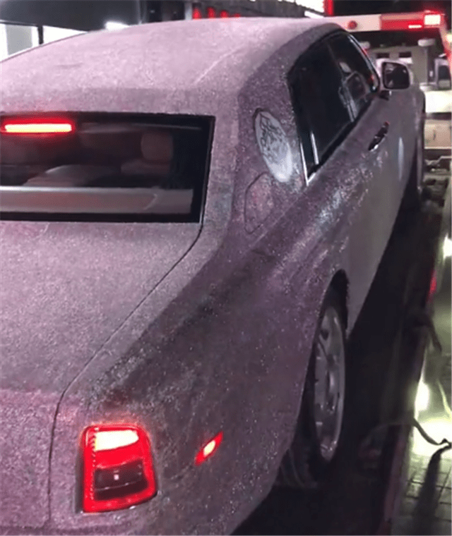 1200万劳斯莱斯幻影配星光钻漆漆面就值7位数全车亮闪闪