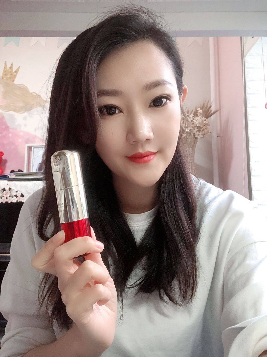 知名模特:陈思露虽然说是乳液,其时它是膏体状的,比膏体更润一些,超级