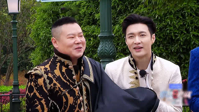 张艺兴带100级滤镜看岳云鹏这三处互动足见张艺兴对岳云鹏格外喜欢