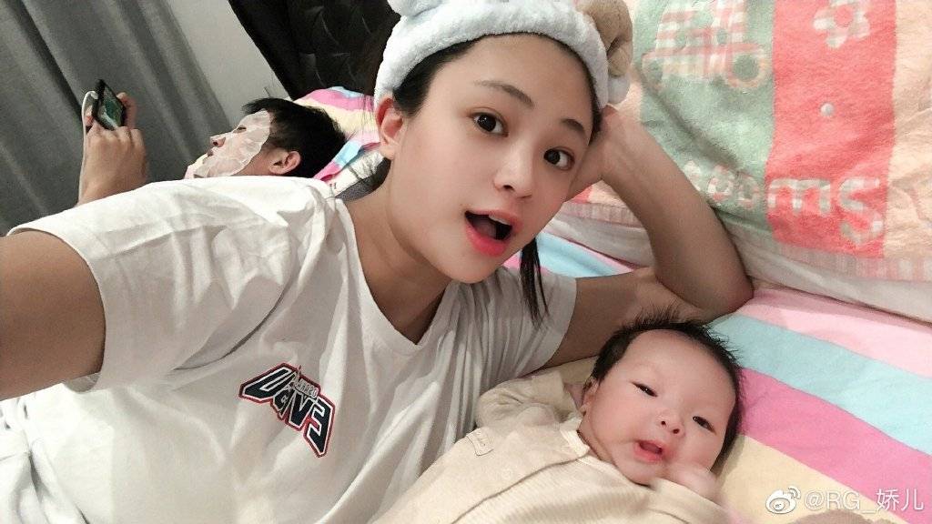 王汝恒晒照纪念结婚两周年:女儿是最好的礼物(图)