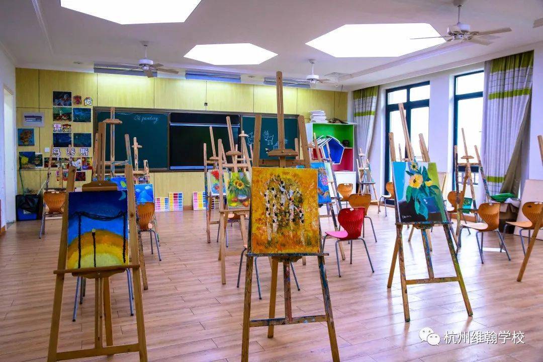 油画教室 art room▲ 智慧教室 technology classroom▲ 沙画教室