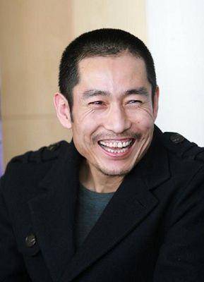 他曾是国际影帝因买不起房备受争议今49岁成泰燊现状如何