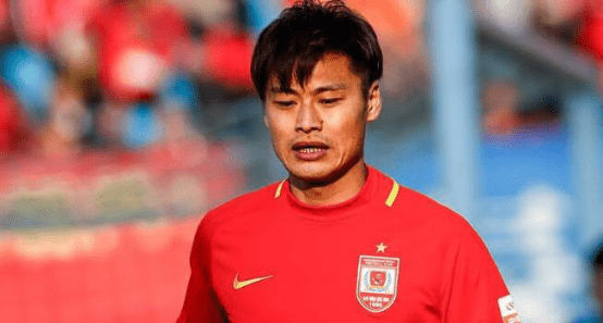 杜震宇跟曹赟定比谁更强?球迷一边倒的支持他,曾被英超豪门相中_国足