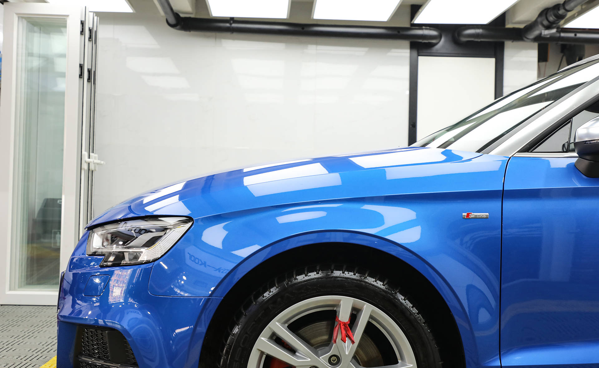 奥迪a3 个性敞篷版 天际蓝非常好看的车漆,必须保护起来