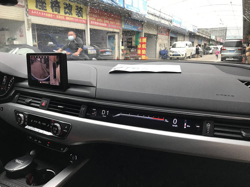 奥迪a4_a5_q7加装副驾彩色液晶显示屏,提升车内科技感,提高副驾驾驶