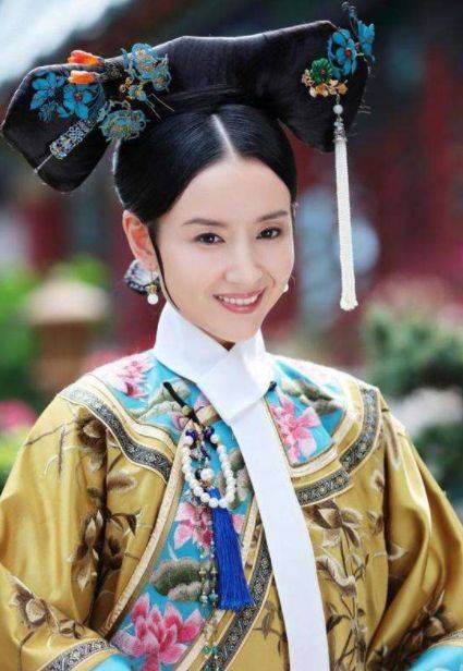 剧中秦岚饰演的是富察皇后,历史上的富察氏算是一