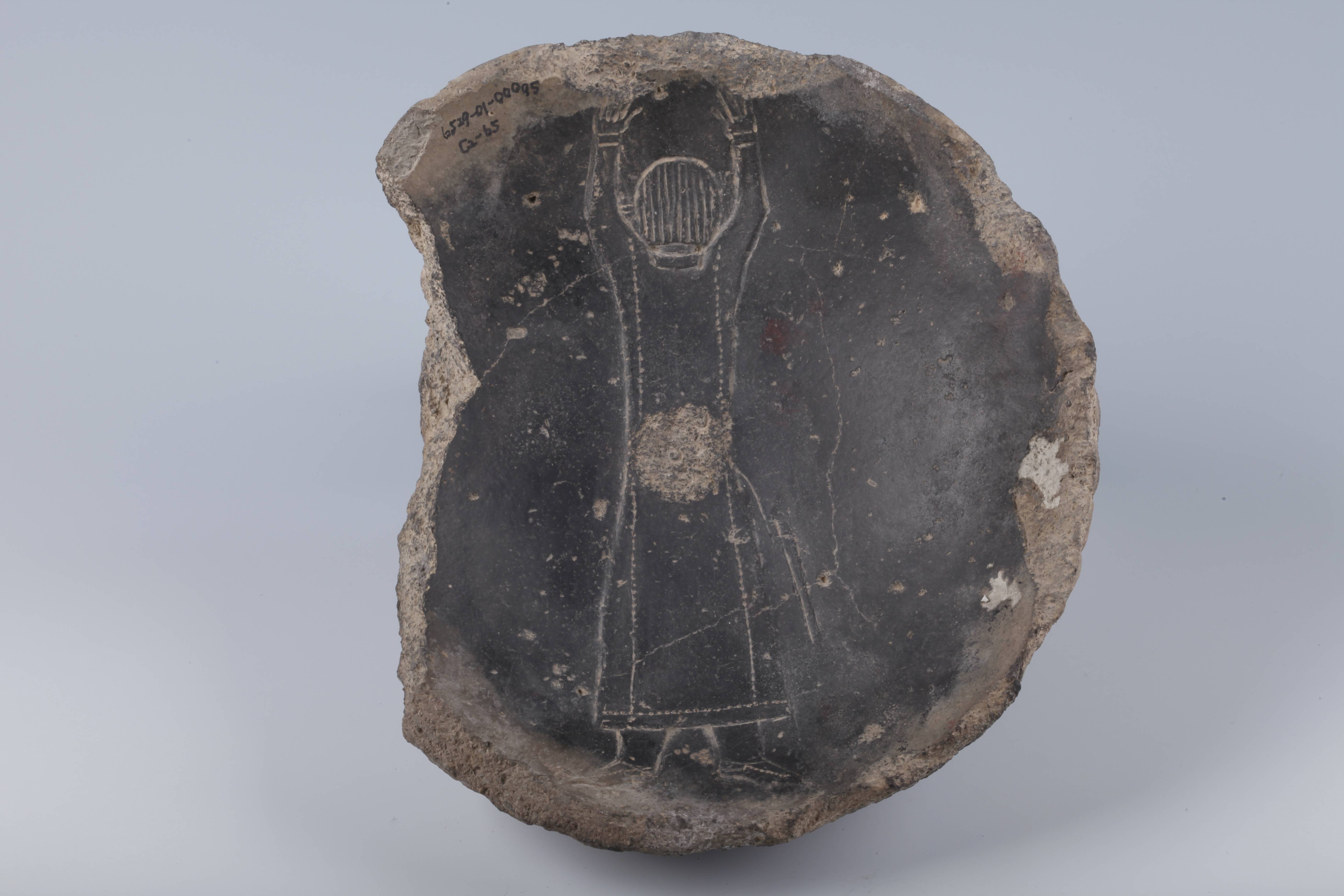 新疆阿克苏博物馆陈列的陶器,见证古代龟兹文化历史的发展