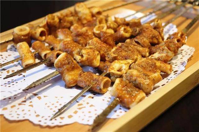 东北人请客吃烧烤,一旦点了"四种串",就是拿你当"贵宾"伺候