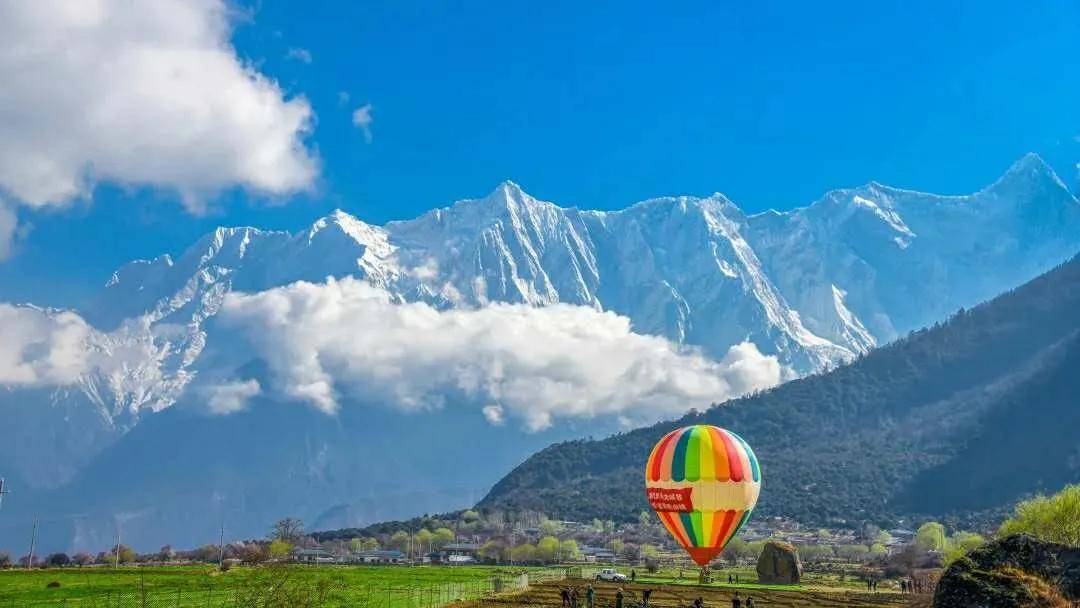 热气球这是世界上海拔最高的热气球乘坐点之一坐一次浪漫的热气球带ta