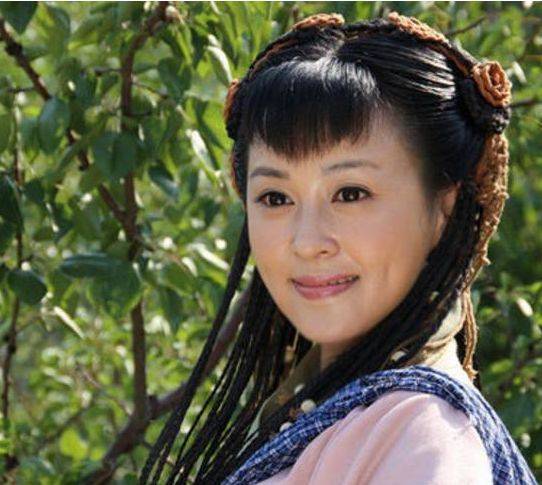 原创她曾出演过还珠格格如今成公司老板低调又幸福